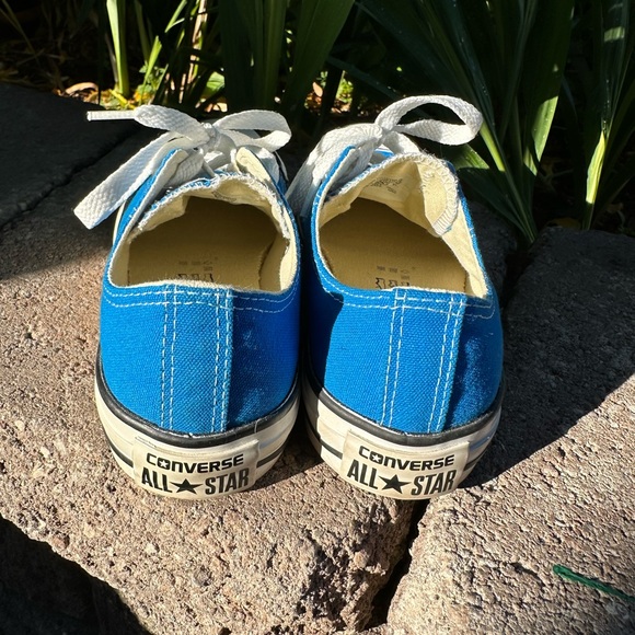 Converse All Stars purchased in 2017 worn twice mens 4 women’s 6 - Picture 2 of 9
